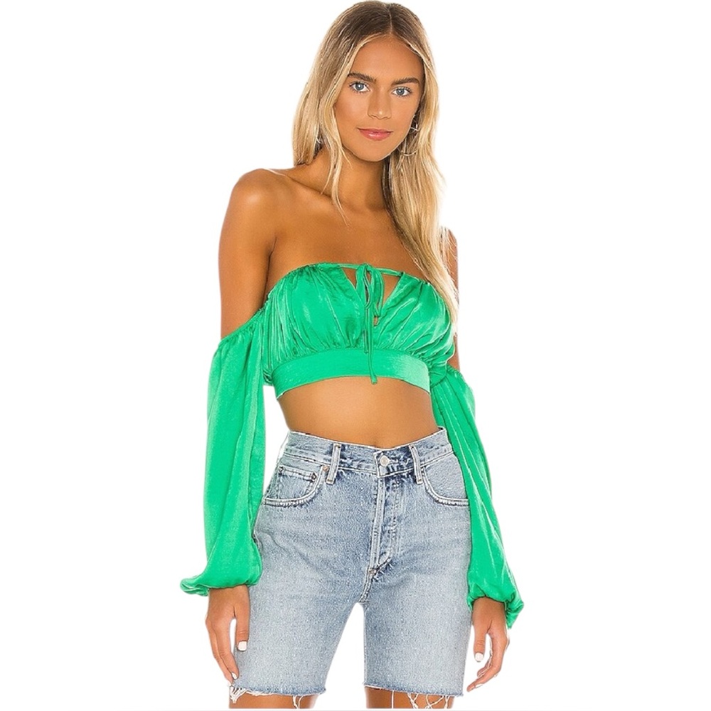 NWT Superdown reyba off shoulder crop top in Kelly Green Size Small